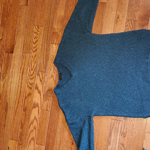 Evereve NWOT textured v-neck sweater - Picture 2 of 7